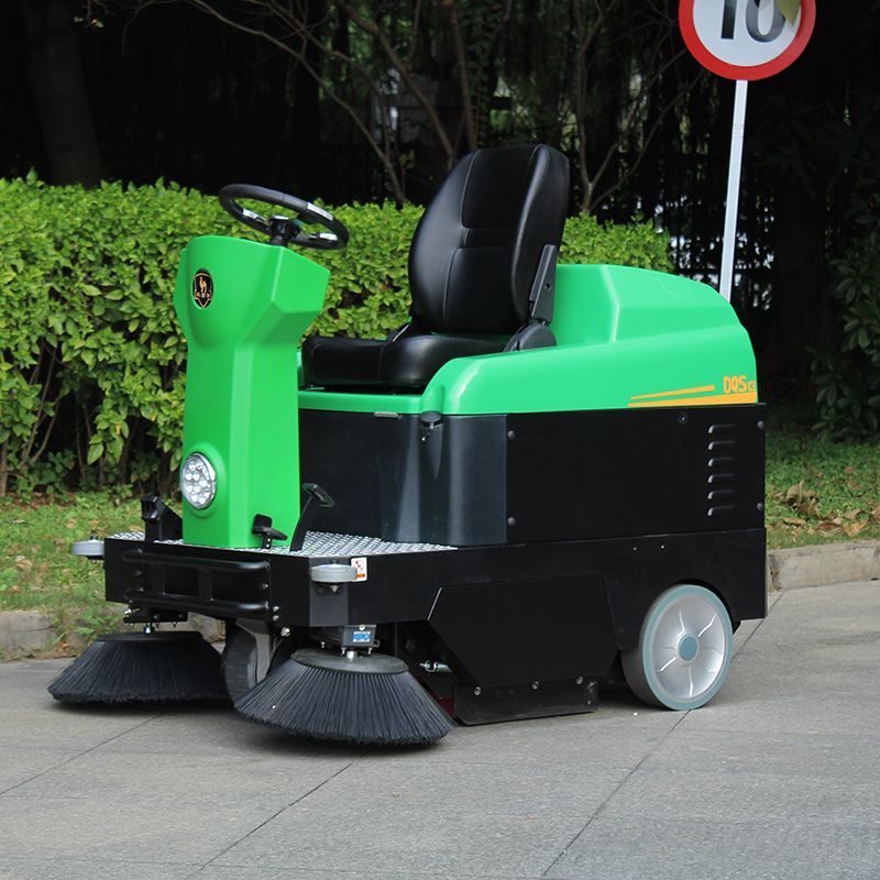 DQS13 Driving Sweeper