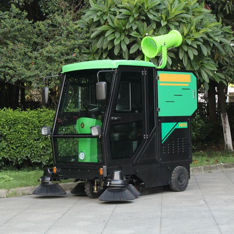 DQS20 Driving type enclosed sweeper with fog gun