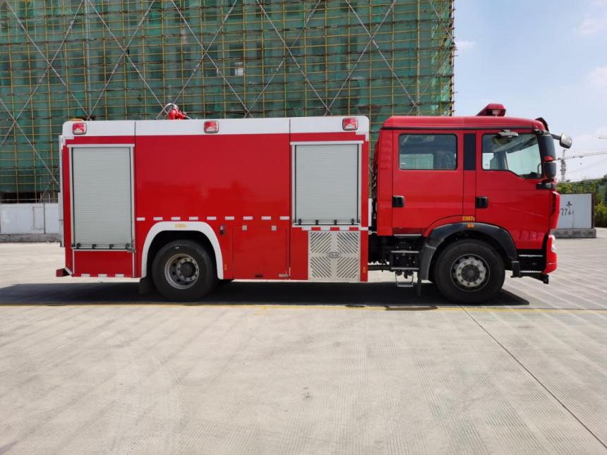 Haowo 8-ton Foam Fire Truck